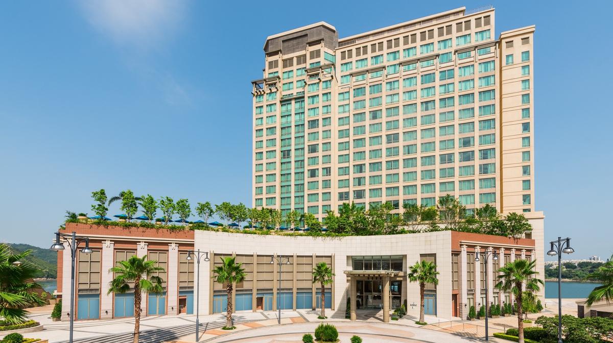 Hong Kong Oceanview Resort with HK$500 Dining Credit, Daily Breakfast & Nightly Drinks