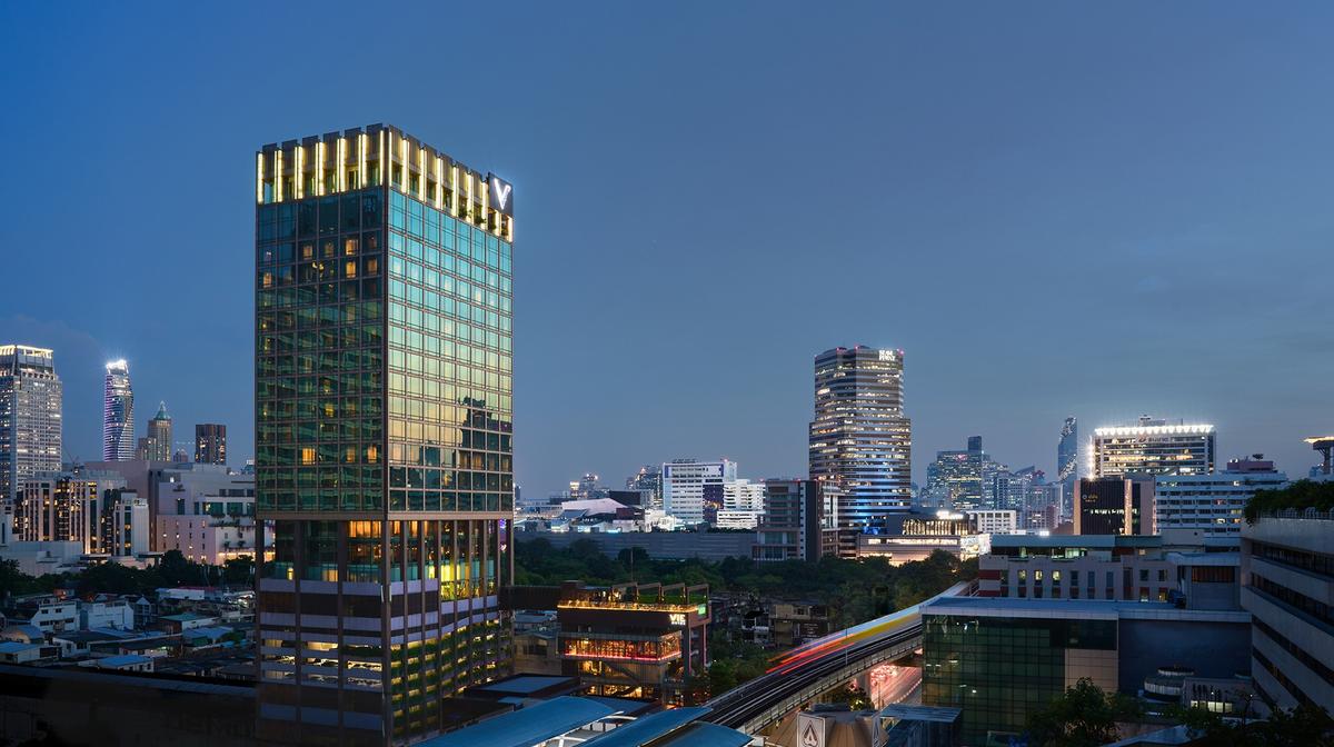 Central Bangkok Oasis with Daily Breakfast, Club Lounge Access & Rooftop Infinity Pool