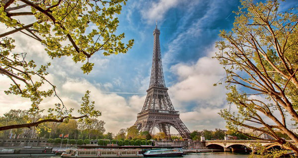 Paris : chambre double classique ou confort, options pdj et croisière