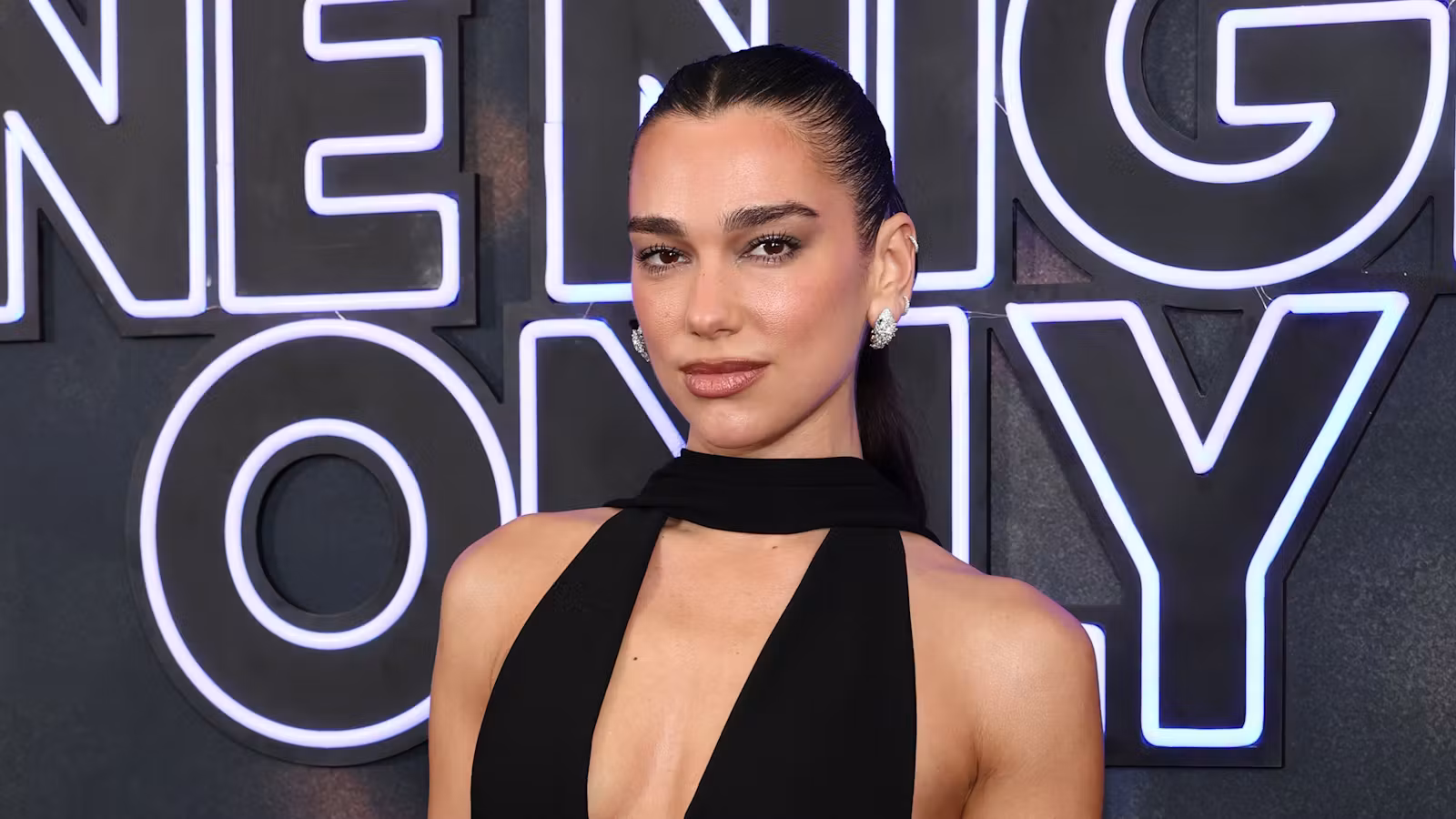 Dua Lipa’s Extra-Large Chanel Tote Is The Ultimate Travel Bag