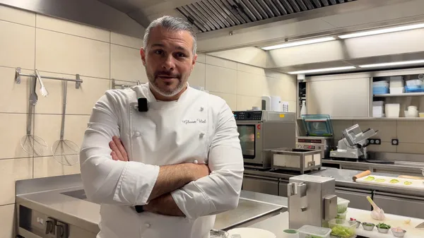 Vidéo: En cuisine avec Glenn Viel, quels sont ses 3 outils préférés pour cuisiner?