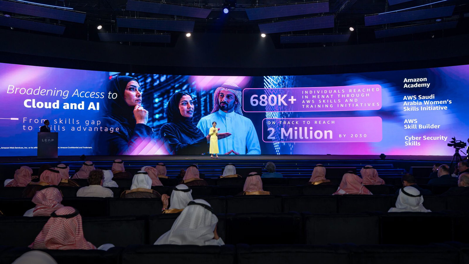 Audience attends an AWS Saudi Arabia presentation on expanding cloud and AI skills