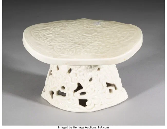 27040&colon; A Chinese Porcelain Pillow 5-1&sol;4 x 8-5&sol;8 x 6-5&sol;8