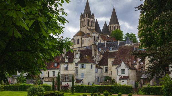 Loches, sentinelle millénaire au coeur de la Touraine