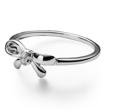 A bow shaped solitaire diamond ring in white gold with a round brilliant-cut centre stone.