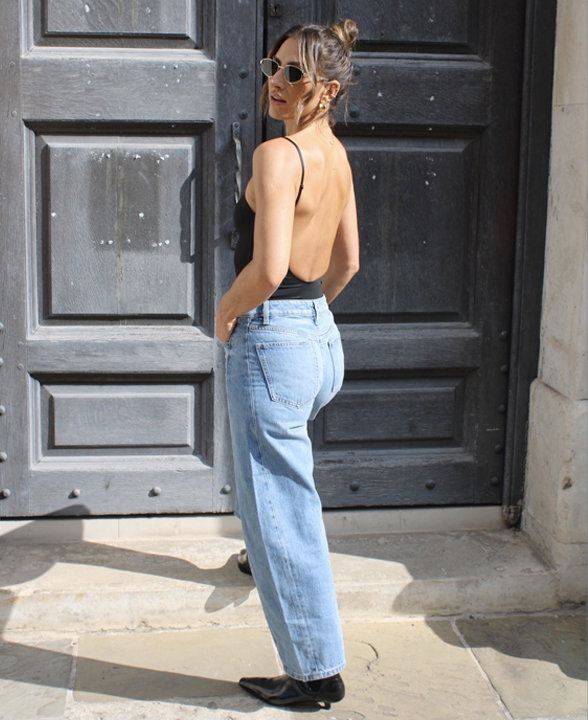@shannongraceella wearing Body Sculpt Seamless High Leg Shaping Body with Barrel Leg Jeans