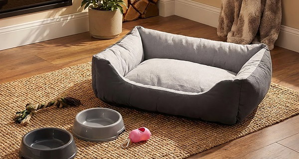 Ensemble lit pour chien avec 2 gamelles, jouet en corde et porte-sac