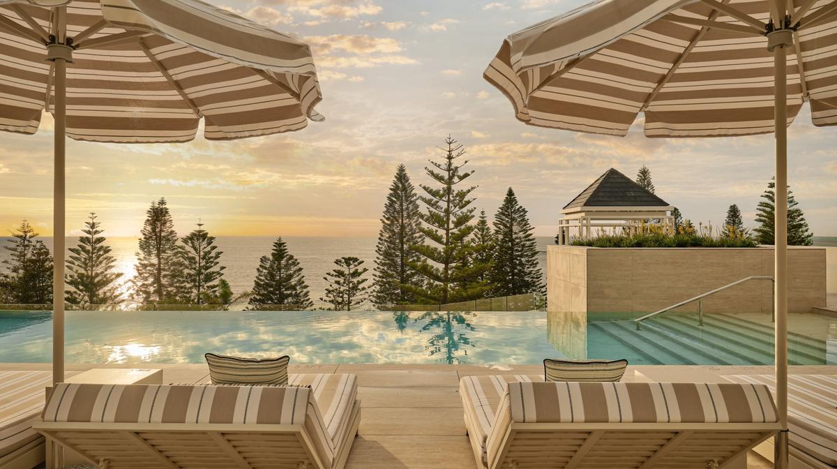 Coogee Beach Bliss Just 20 Minutes from Sydney CBD with Rooftop Swimming Pool