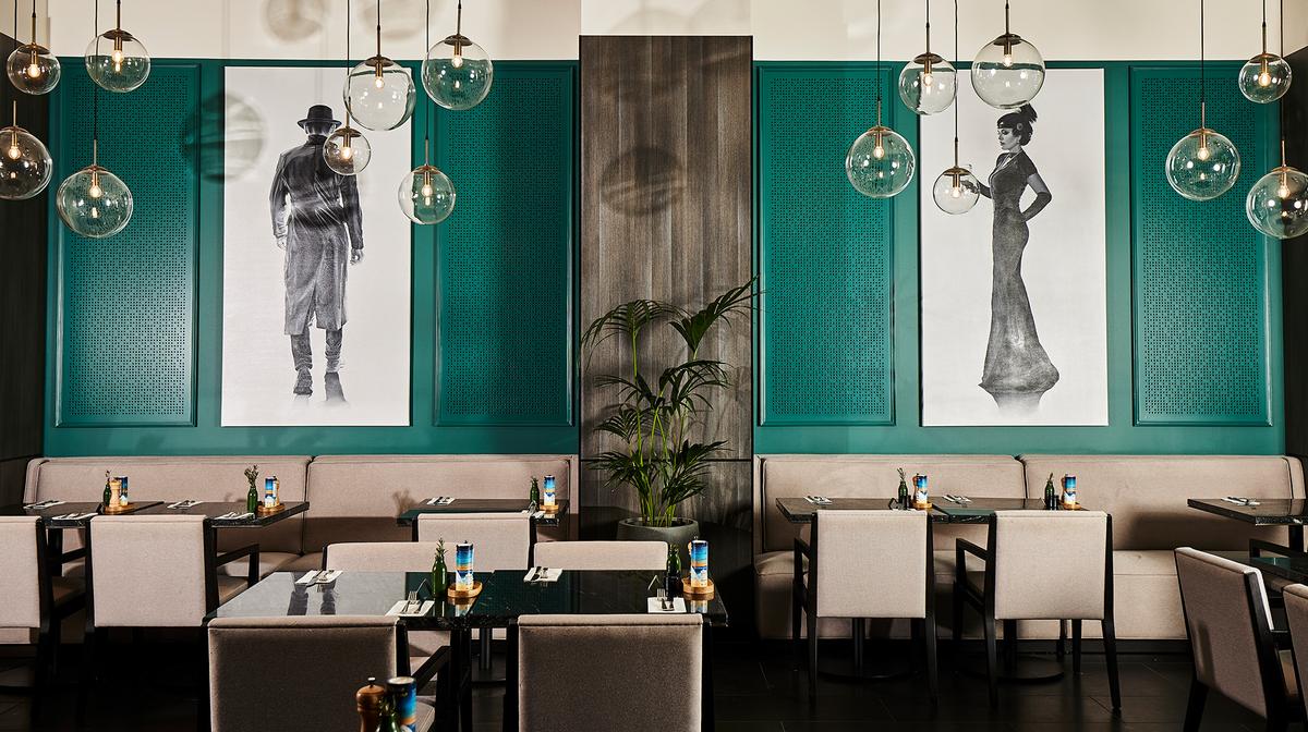Melbourne Central Escape near Hardware Lane with Daily Breakfast & Nightly Drinks