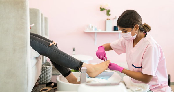 Beauté des mains et/ou des pieds avec pose de semi-permanent à JS Coiffure - Paris 10 (jusqu'à 59% de remise)