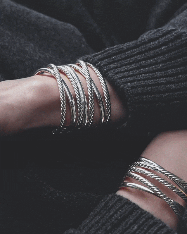 Hero Image: Bracelet Gif