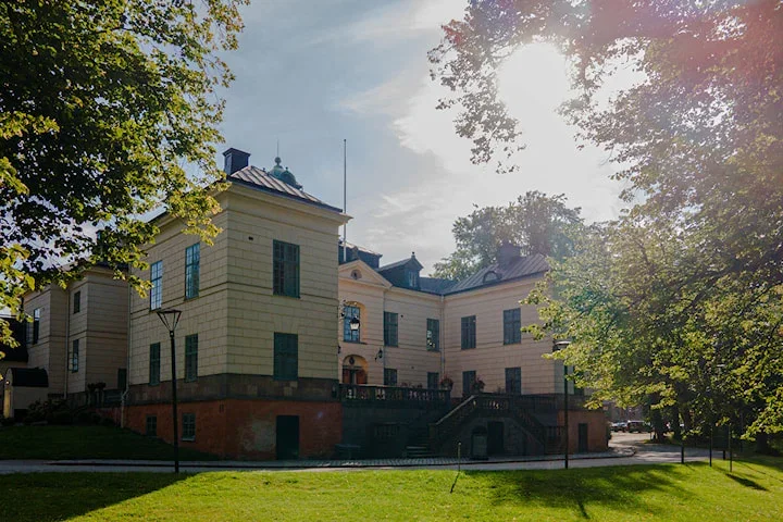 1 natt för 2 med tvårätters middag och frukost på Näsby Slott