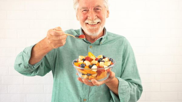 Décaler l'horaire de vos repas le week-end? Une mauvaise idée, surtout si vous êtes un homme