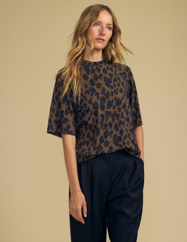 Image of model wearing Jana in Multi.