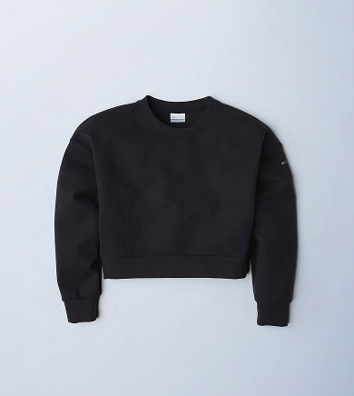 Flatlay of a black sweatshirt.