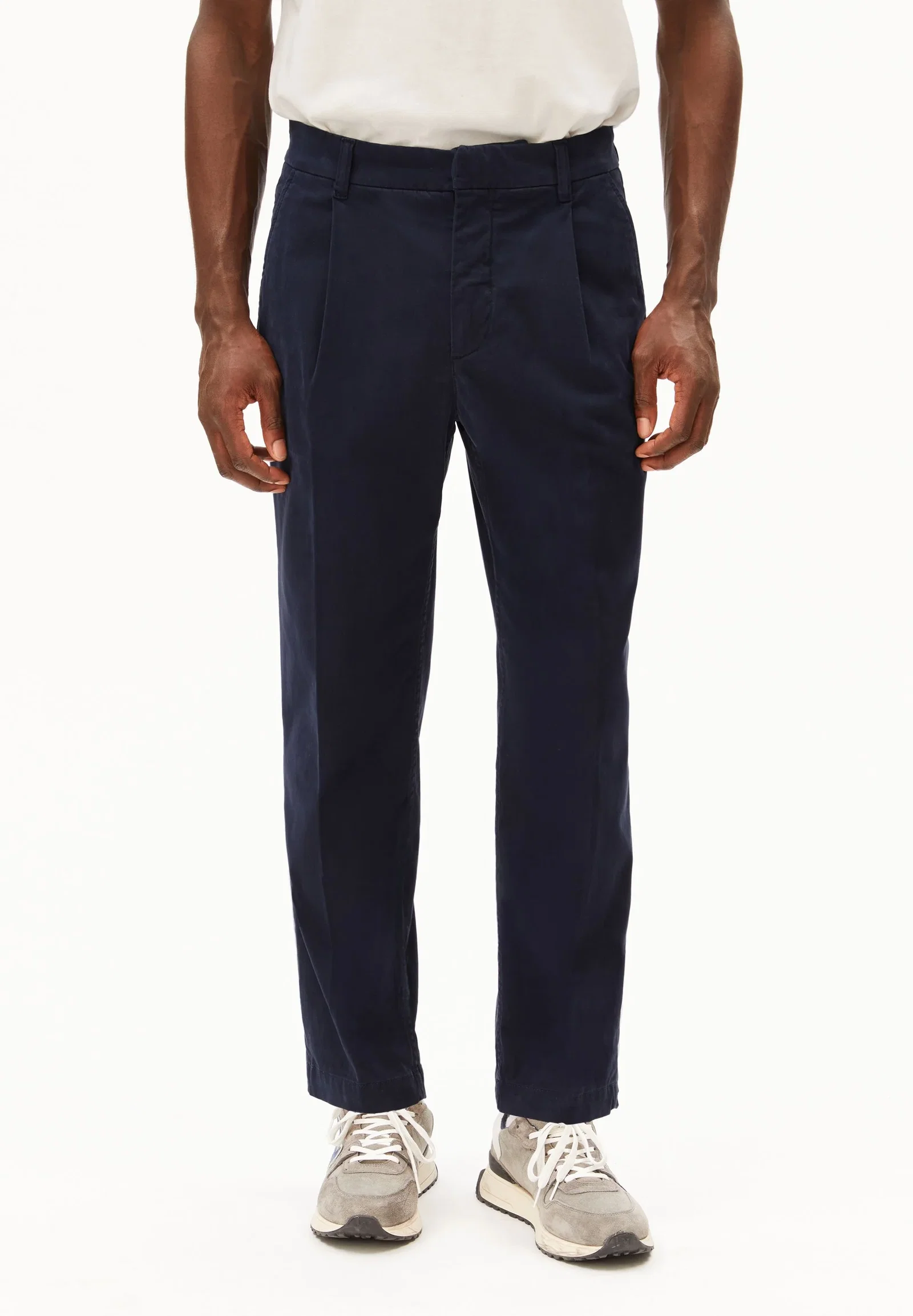 TAAMIR PLEATED CHINO PANT | night sky