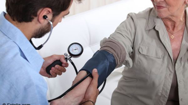 Agirc-Arrco: médecin, courses, visites… cette aide gratuite prend en charge vos déplacements après 75 ans