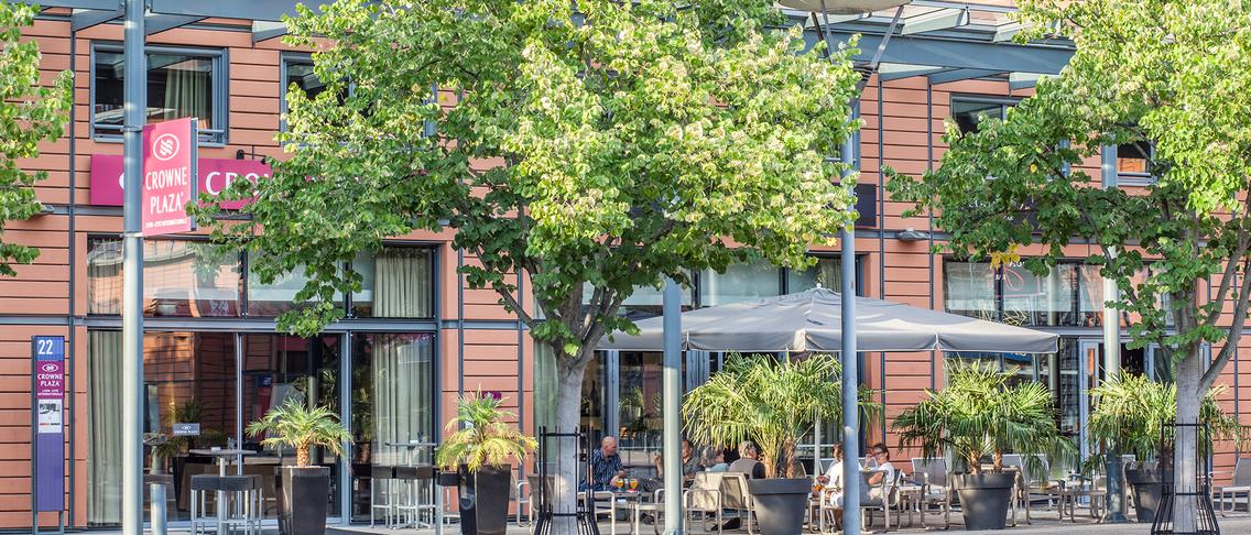 Elegant Lyon Escape Overlooking the Idyllic Parc de la Tete d'Or