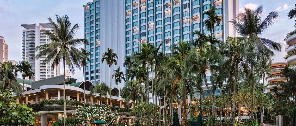 Singapore Luxury in Orchard with Club Lounge Access, Daily Breakfast & Nightly Cocktails 