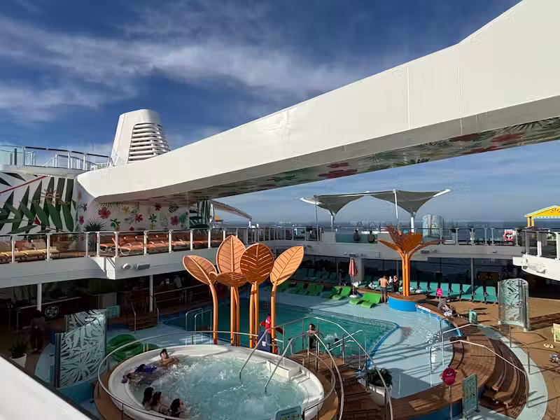 5 Reasons Kids Shouldn’t Be Allowed in Cruise Ship Hot Tubs