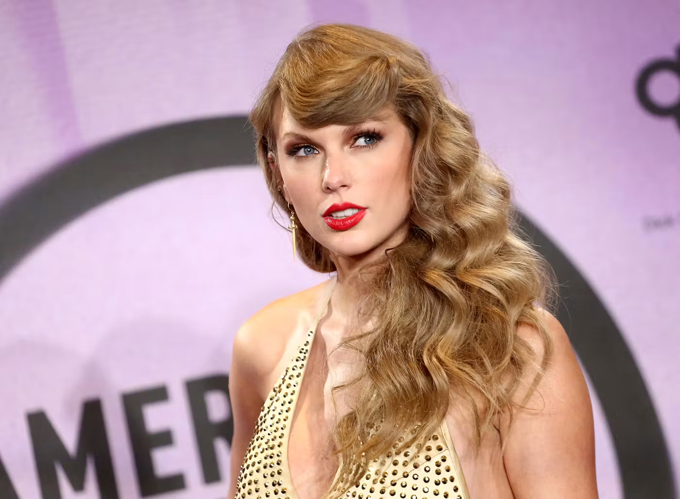 Taylor Swift Is Going To The CMAs Again, Which Can Mean 1 Thing