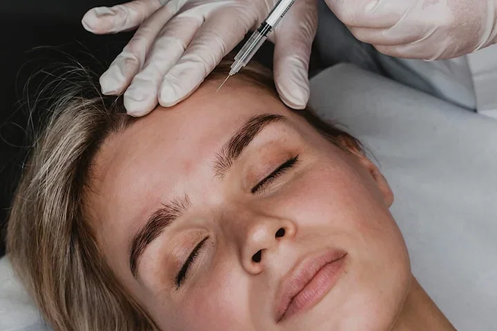 NUA Lift Sculptra injektionsbehandling hos Nua Clinic i Vasastan