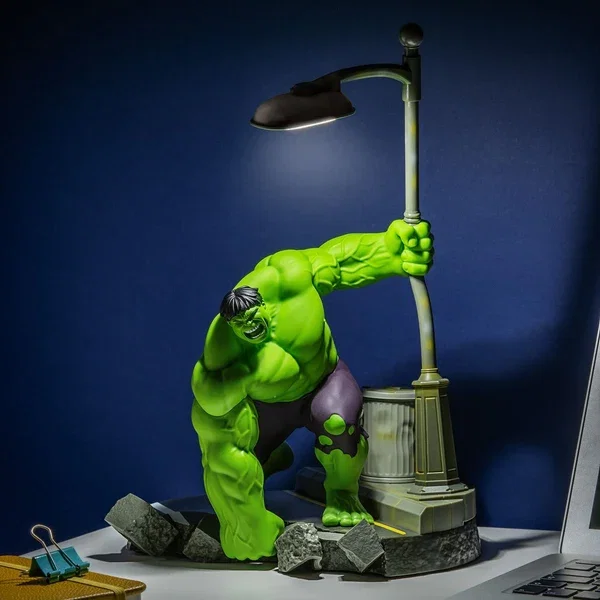 Marvel Hulk Diorama Schreibtischlampe