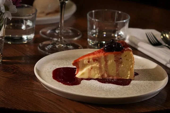 Matprovning Premium Bites för 2 med Yumwalks i Stockholm