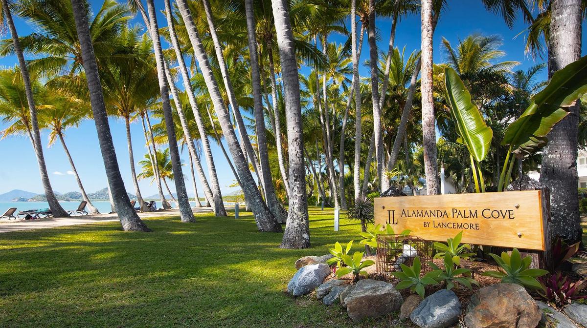 Tropical Palm Cove Beachfront Apartments with Resort-Style Pools & Award-Winning Restaurant