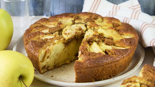 Le gâteau moelleux aux pommes et speculoos d'Hervé Cuisine