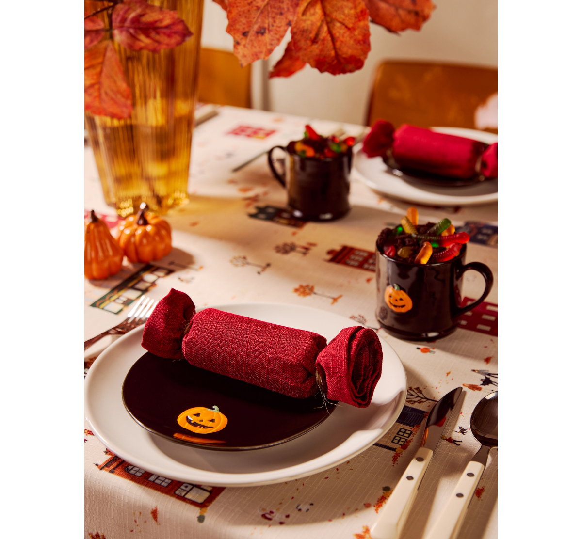 A close-up of the Embossed pumpkin plate at 15$.