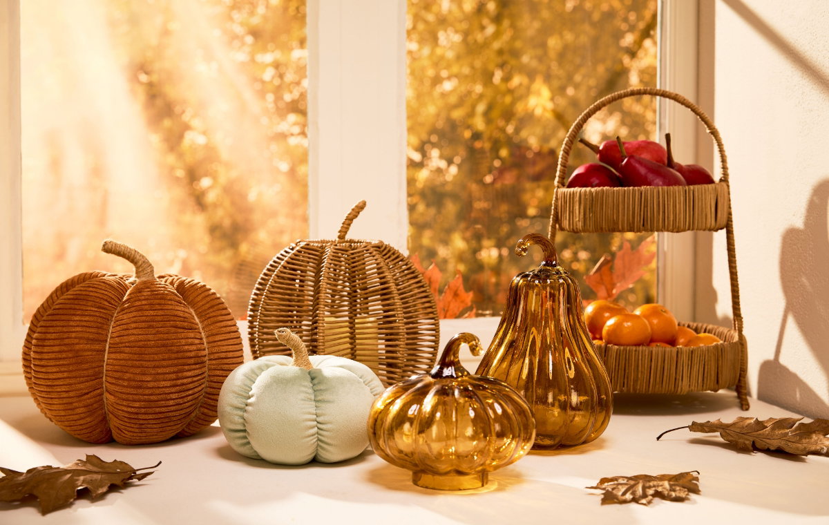 A close-up of 5 pumpkin-shaped decorations, including the hand-blown glass pumpkin at 29$.