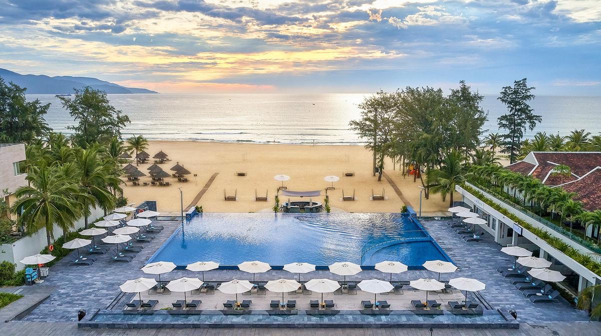Da Nang Beachfront Escape with All-Inclusive Dining, Free-Flow Drinks & Massages