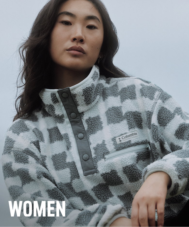 A female model wearing a Helvetia fleece in cool environment. 