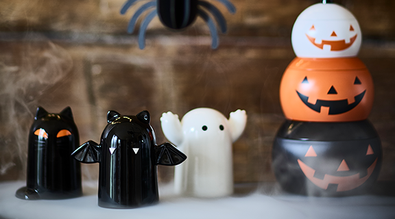A ghost, a black cat and a bat decor set