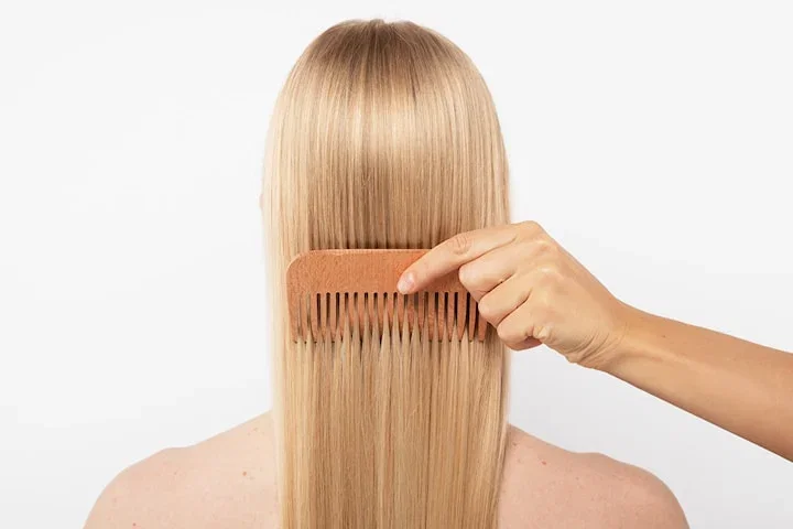 Keratinbehandling för minskat friss och glansigt hår i Bromma
