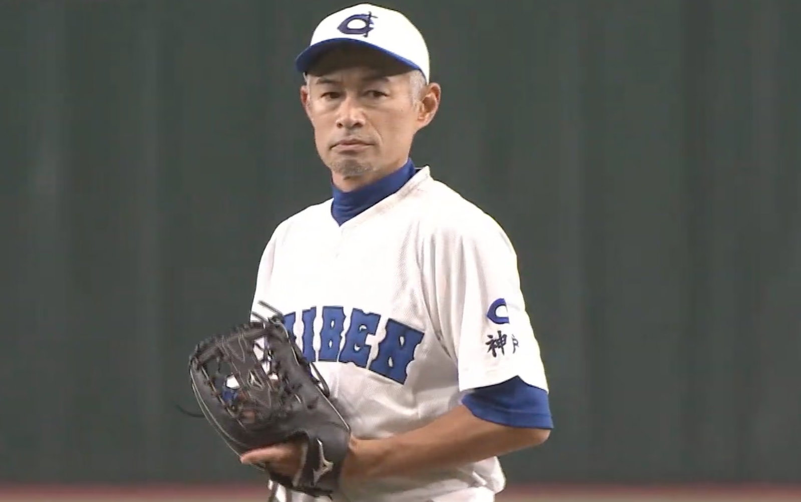 52-year-old Ichiro pitching