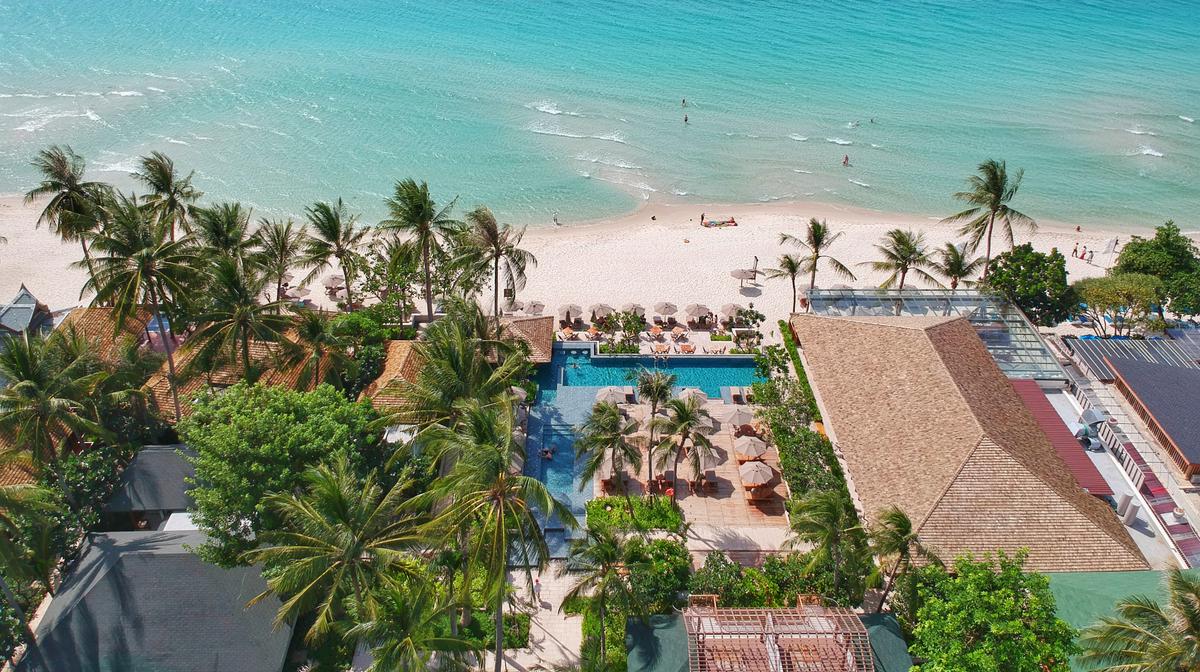 Koh Samui Oceanfront Bliss on Chaweng Beach with Daily Breakfast, Lunch or Dinner & Free-Flow Cocktail Hour
