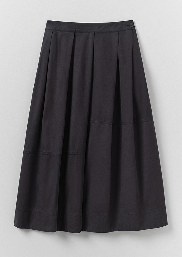 Slanted Pleat Cotton Skirt
