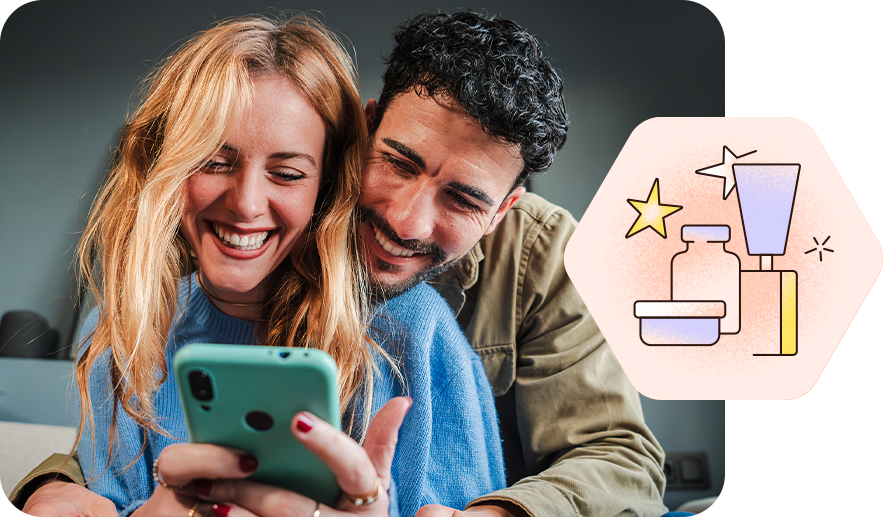 Lächelndes Paar entdeckt gemeinsam Produkte auf dem Smartphone, ergänzt durch eine Illustration zu Beauty und Pflege.