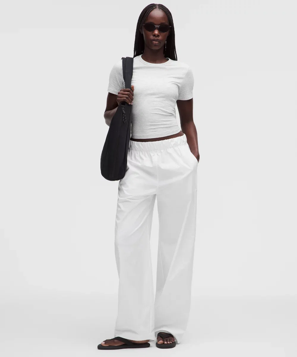 Woven Mid-Rise Barrel-Leg Pant
Regular