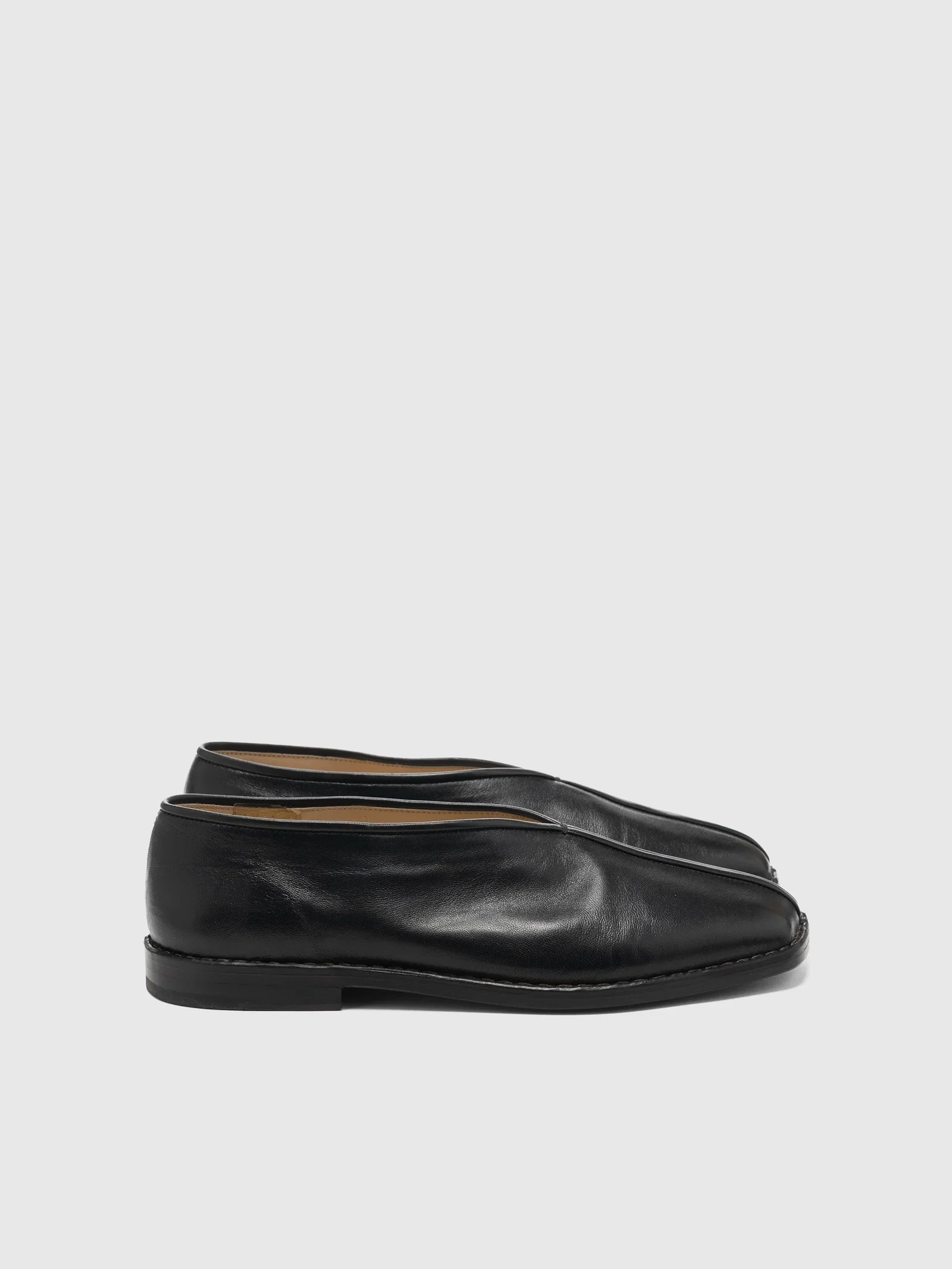 Image of Flat Piped Slippers Black / Dark Chocolate