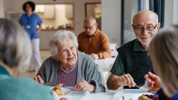 Maison de retraite: un enfant peut-il imposer son choix à ses parents ou à la fratrie?