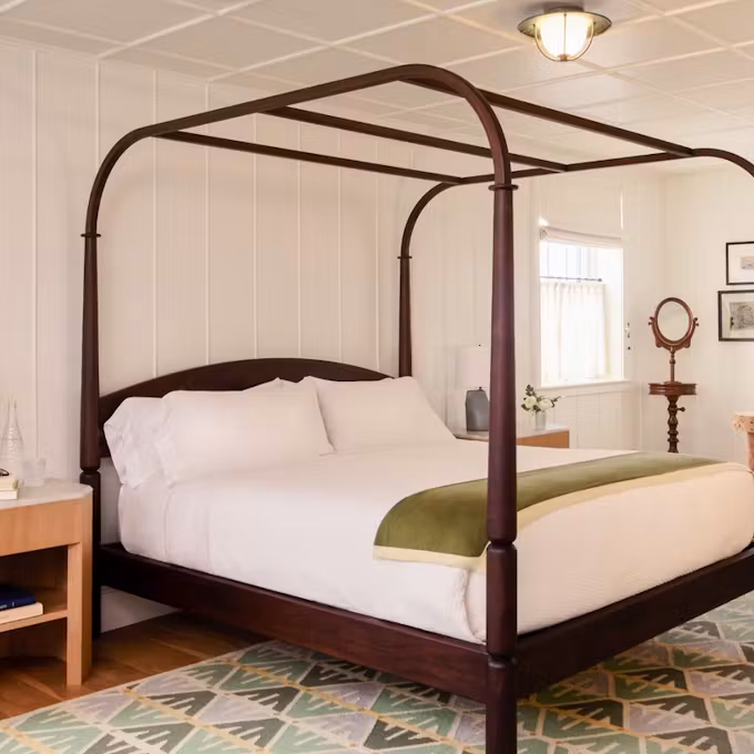 Canoe Place Inn & Cottages