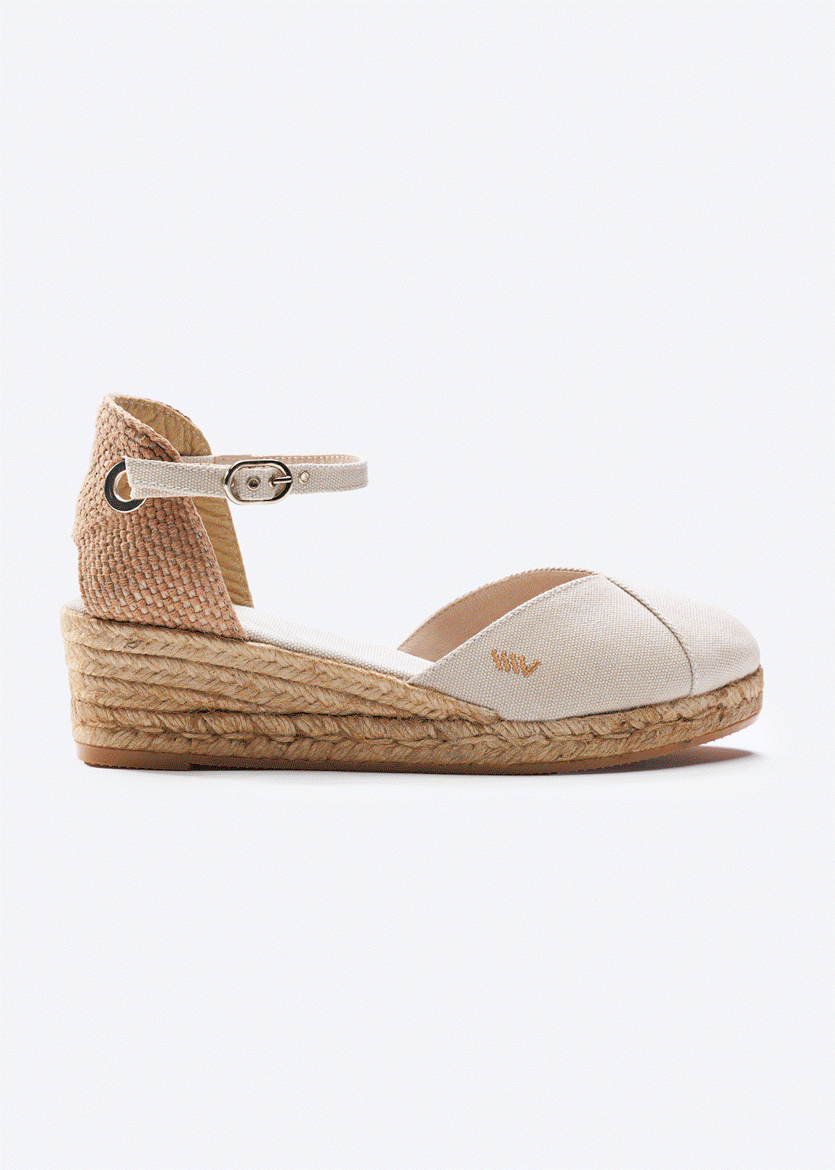 Variety of espadrilles with a wedge and ankle strap made of Púbol canvas from Viscata, with a woven heel and natural jute sole.