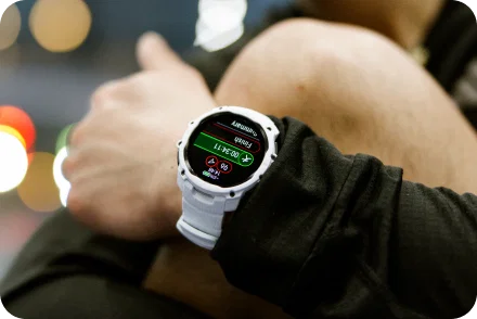 Polar Street X on the wrist, showing pace and distance mid-run