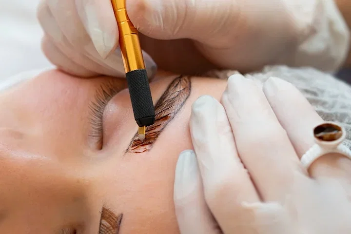Ögonbrynstatuering Microblading 3D hos Klinik 25 på Östermalm