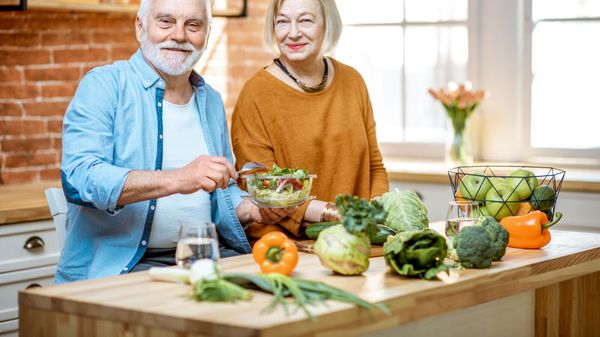 Pourquoi digère-t-on moins bien certains aliments avec l’âge?