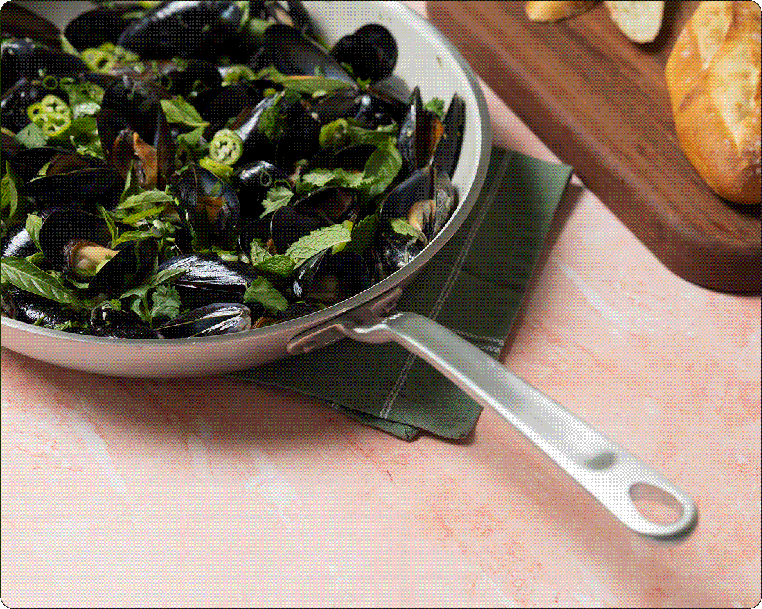 CeramiClad pan and steamed muscles