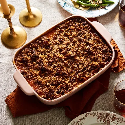 Sweet potato crisp in a pink casserole dish.
